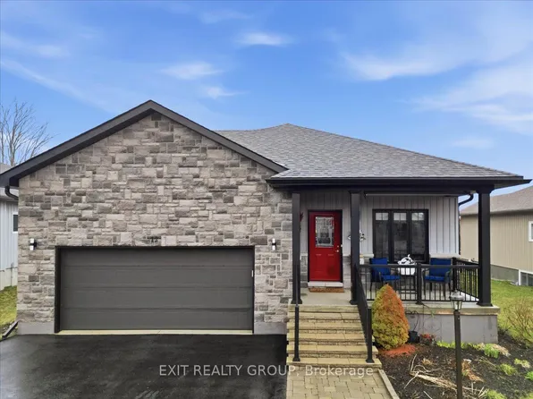 12 Dorchester Dr, Prince Edward County, ON K0K 3L0