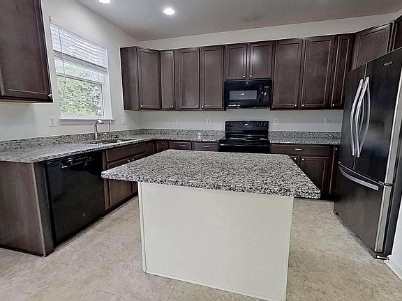 3rd image of 1003 Chestnut St