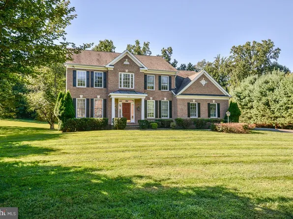 855 Charwhit Ct, Great Falls, VA 22066