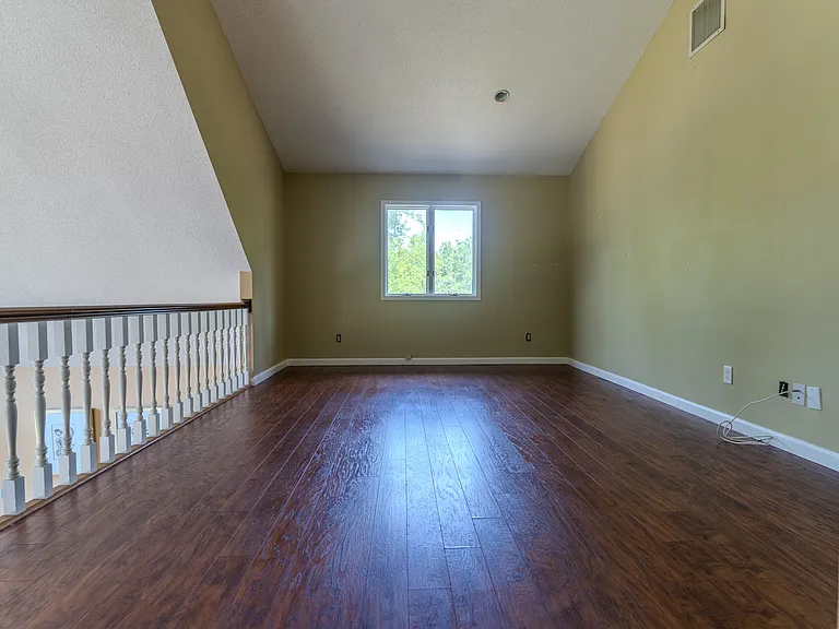 256 Greenbay Rd — Photo 12