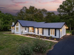 26 Oakwood Ave, Summertown, TN 38483