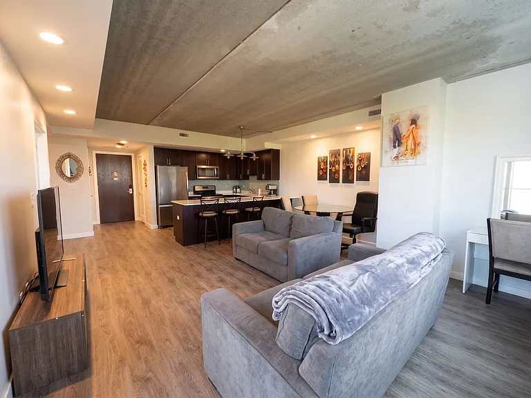 Gorgeous Historical Apartments Near Beach in East Rogers Park — Photo 48