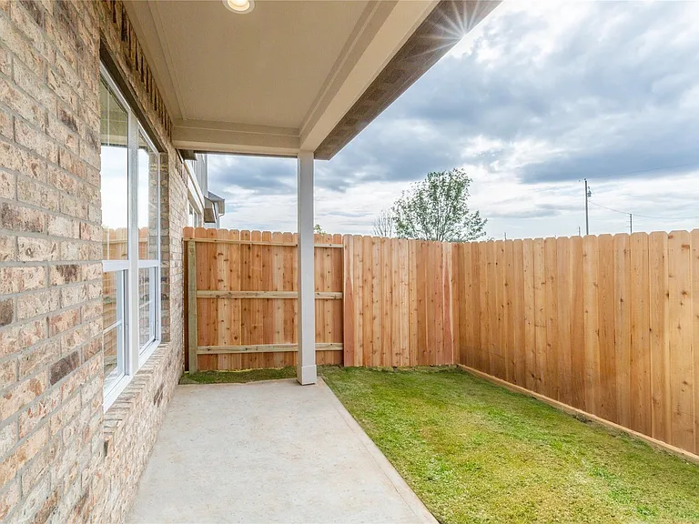 1016 Tillman Ln E — Photo 17