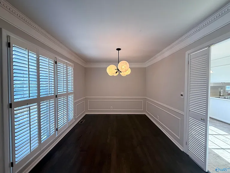8711 Edgehill Dr SE — Photo 6