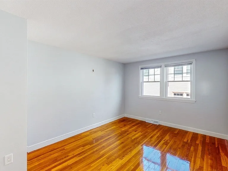 17 King St #2 — Photo 11