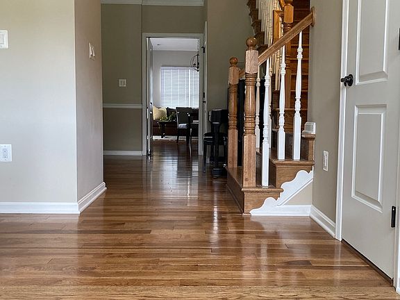 3rd image of 5801 Deer Lake Ln