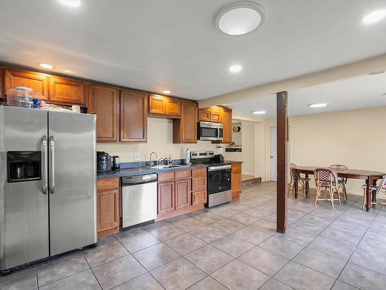 314 Princeton Ave — Photo 3