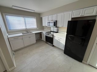 5742 Cambridge Cir, Racine, WI 53406