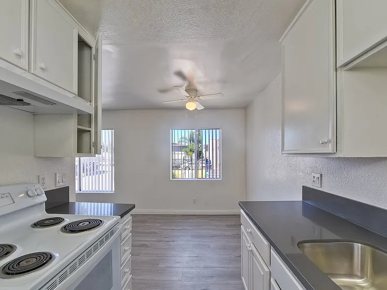 415 Grand Ave #2 — Photo 3