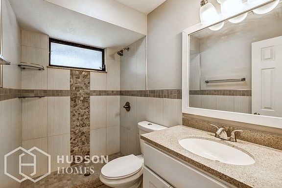 4th image of 204 Hollywood Ct N