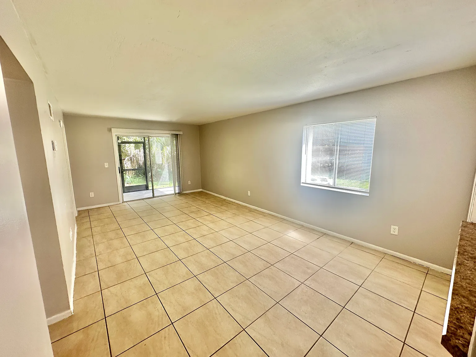 2549 S Oak Ave — Photo 3
