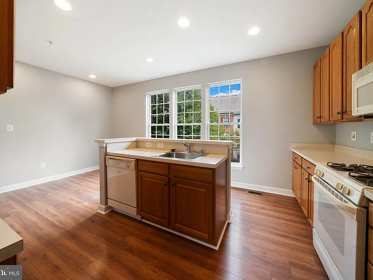 3616 Sprigg St S — Photo 11