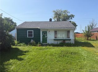 4315 Isherwood Dr, Niagara Falls, NY 14305