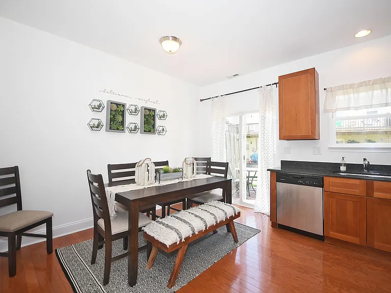 1624 Light St — Photo 7