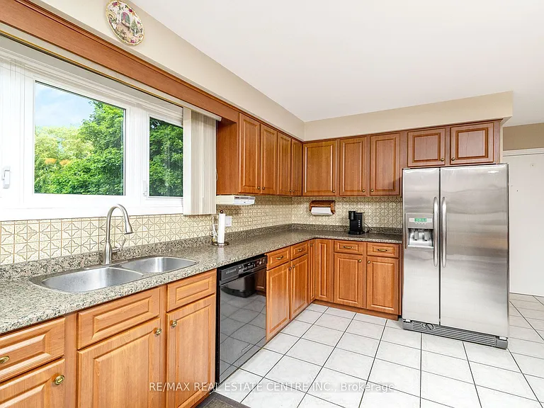 3161 Steeles Ave W — Photo 16