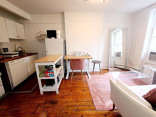 2nd image of 105 Bergen St #3