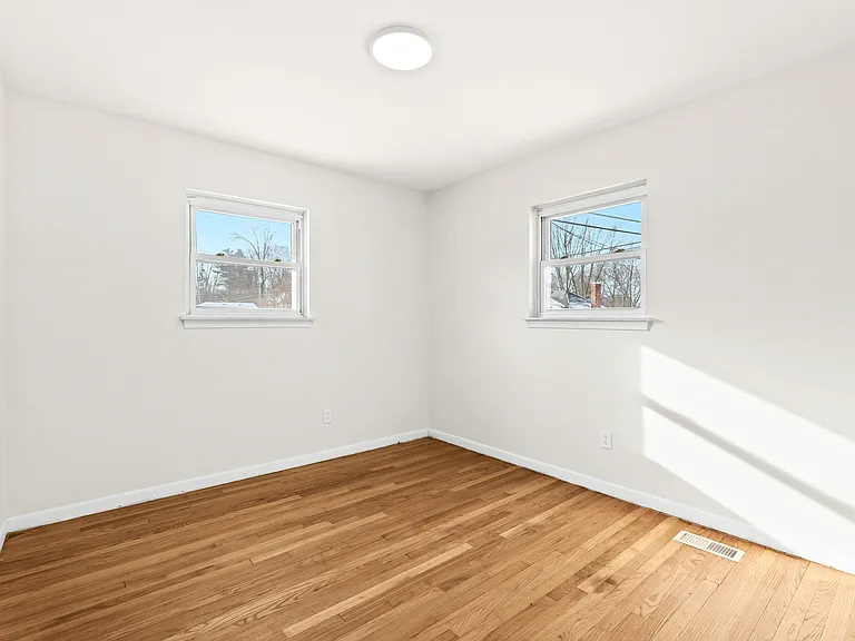 18405 Gillman St — Photo 13