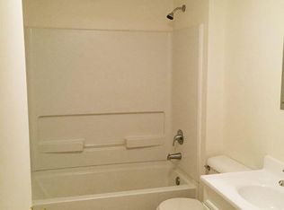 1105 10th St NW APT 2, Minot, ND 58703