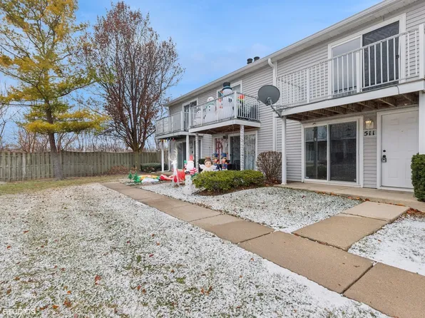 511 Meadow Green Ln, Round Lake Beach, IL 60073