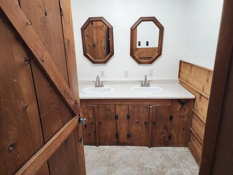 307 W Wisconsin Ave — Photo 11