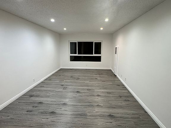 3rd image of 3401 Club Dr APT 4