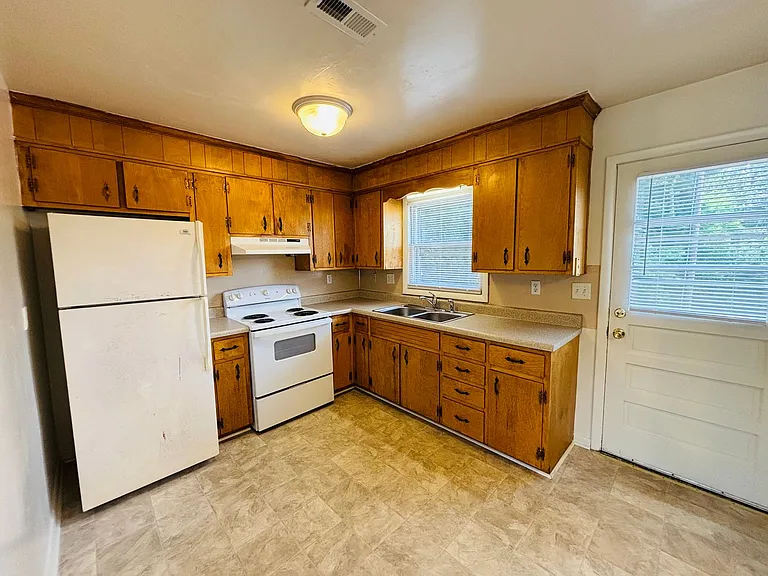 1407 Toms Creek Rd #7 — Photo 7