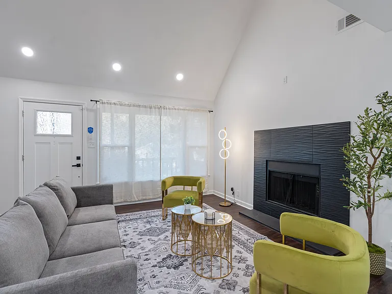 4124 Gregory Manor Cir SW — Photo 2