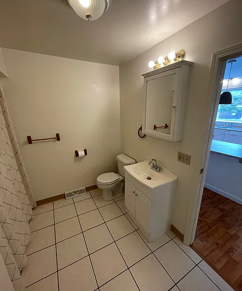 548 W 5th St #2 — Photo 16
