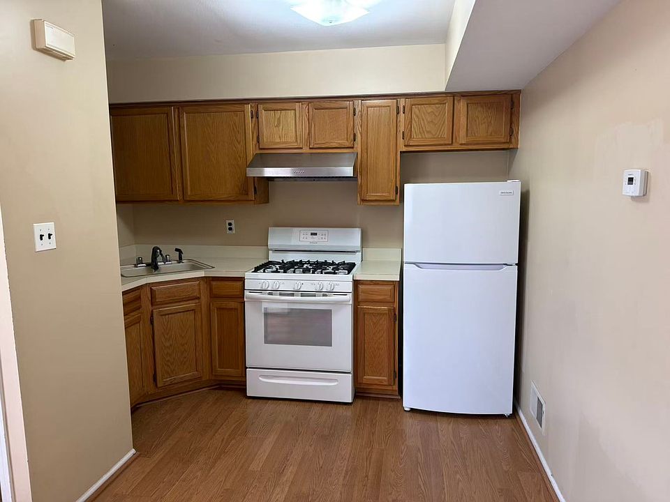 1st image of 310 Arbutus Ave #1R