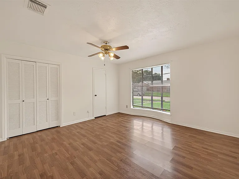 9422 Kristin Dr — Photo 30