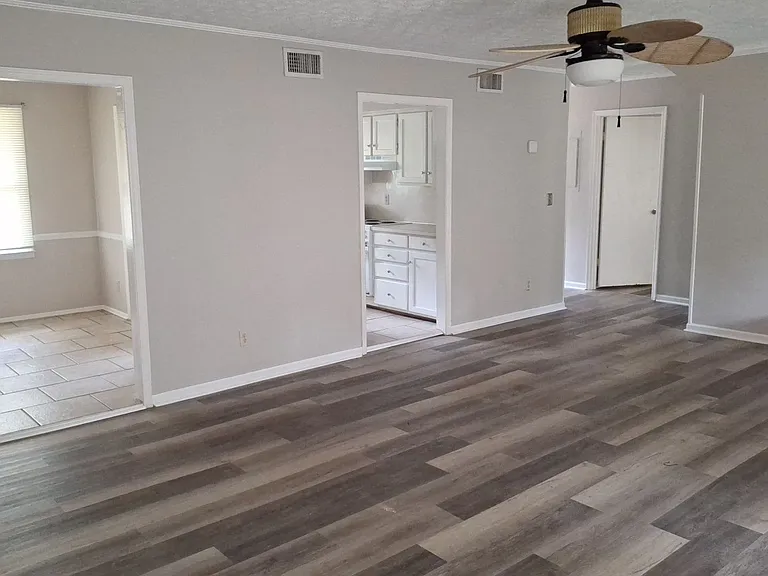 7 Rodney Ct — Photo 2