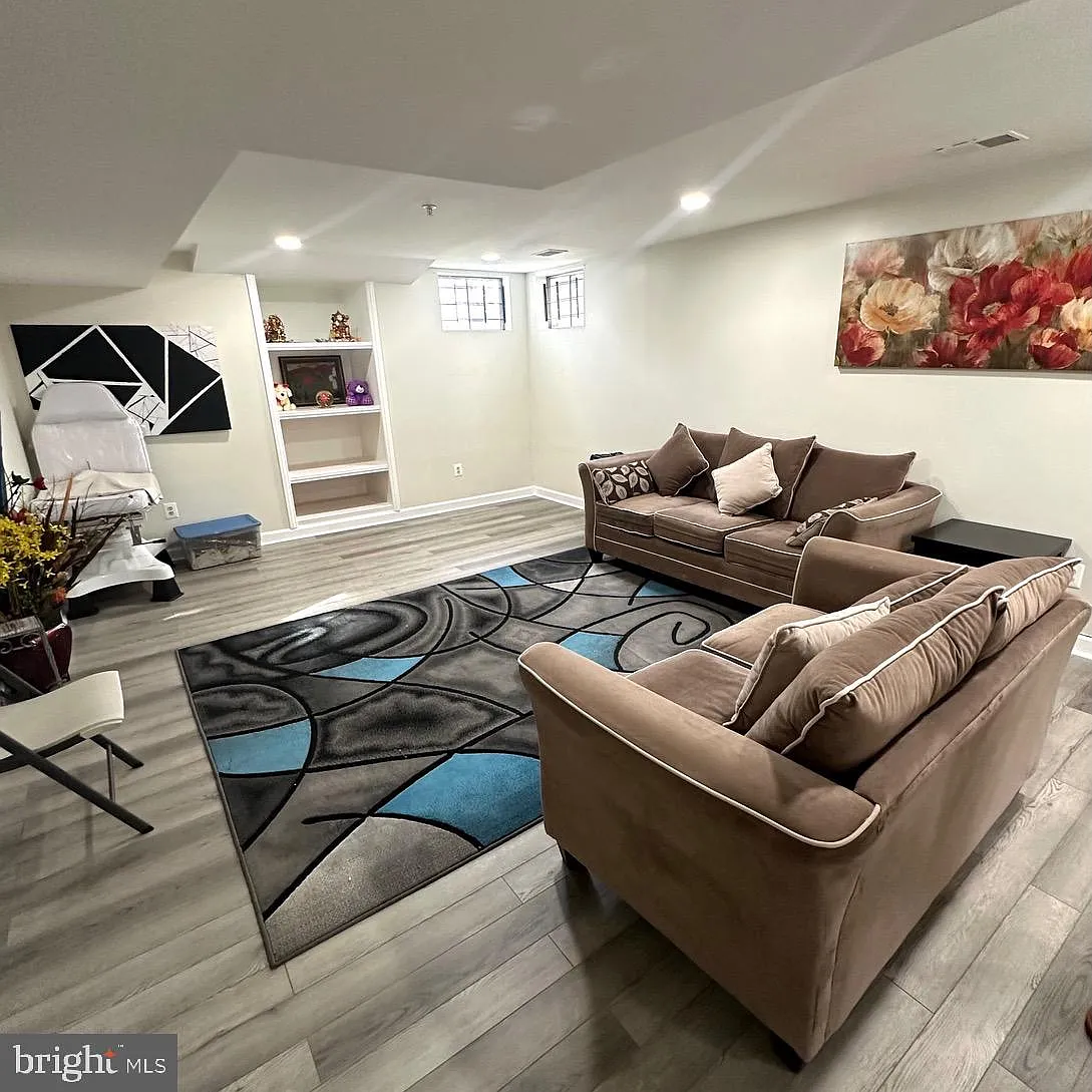 Building Photo - 7605 Quicksilver Ct