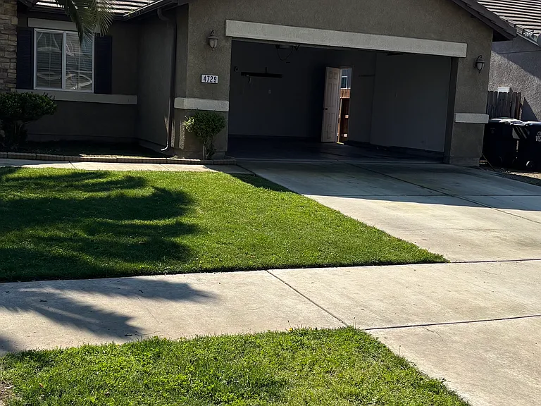 4729 W Elkhorn Ave — Photo 2