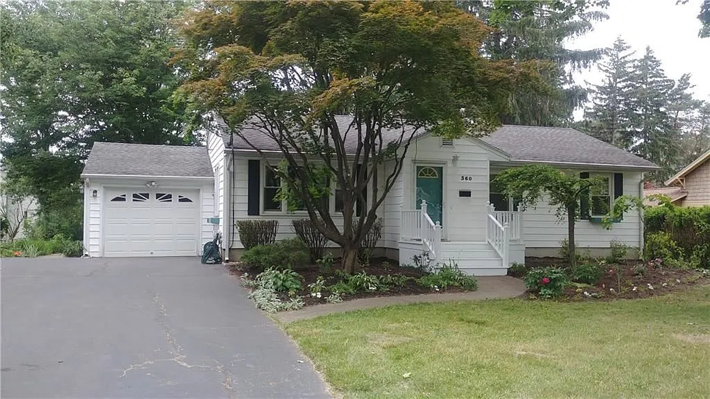 360 Chestnut St photo 1