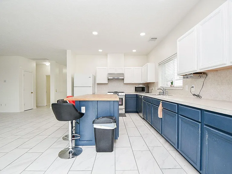 9641 Weldridge Dr — Photo 12