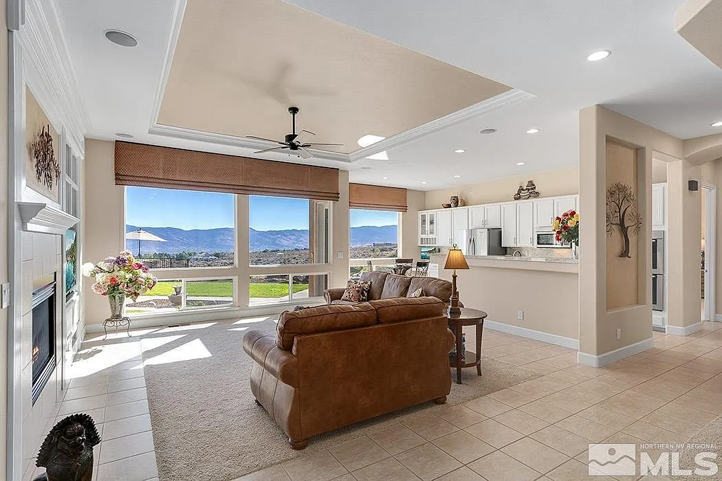 4 bed, 2358 sqft, $5,000 — Photo 2