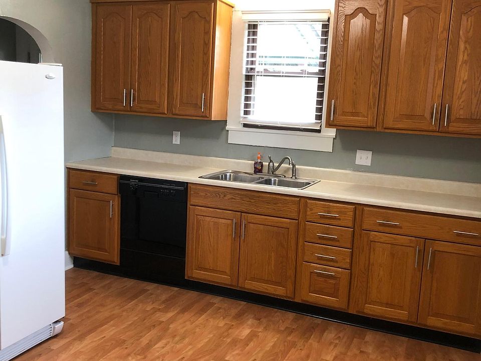 Kitchen view 3.