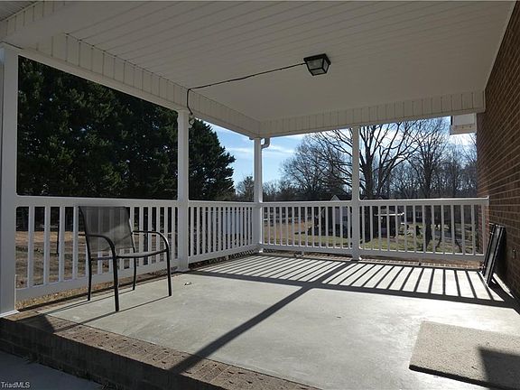 3rd image of 195 Georgia Ln