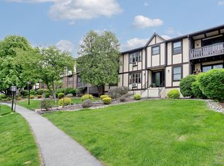 945 Sierra Vista Ln, Valley Cottage, NY 10989