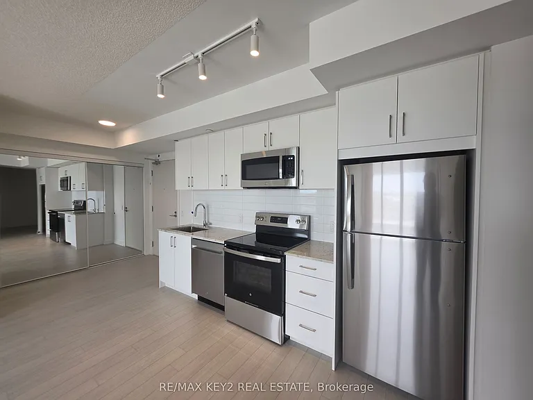 4010 Eglinton Ave W #522 — Photo 8
