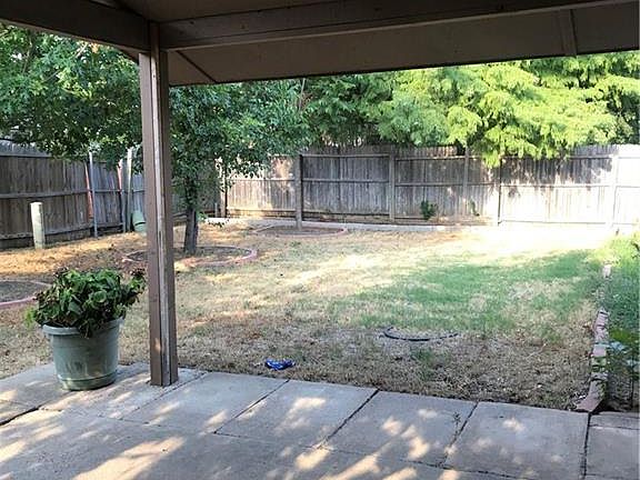 4th image of 2319 Brookdale Dr