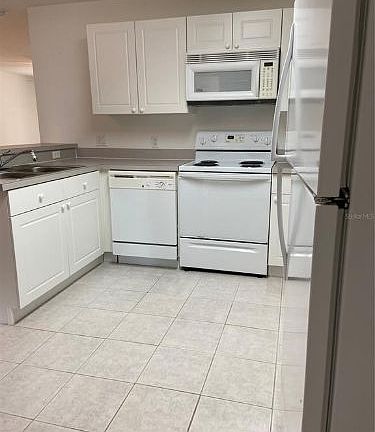 3rd image of 8837 Grand Palms Cir APT A
