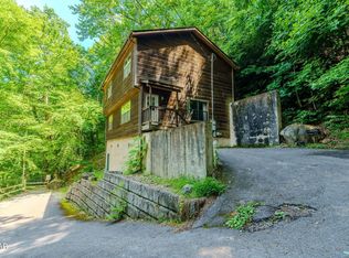 933 Ski Mountain Rd, Gatlinburg, TN 37738