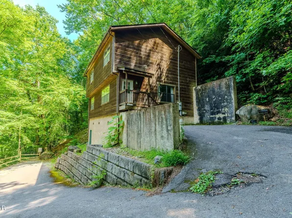 933 Ski Mountain Rd, Gatlinburg, TN 37738