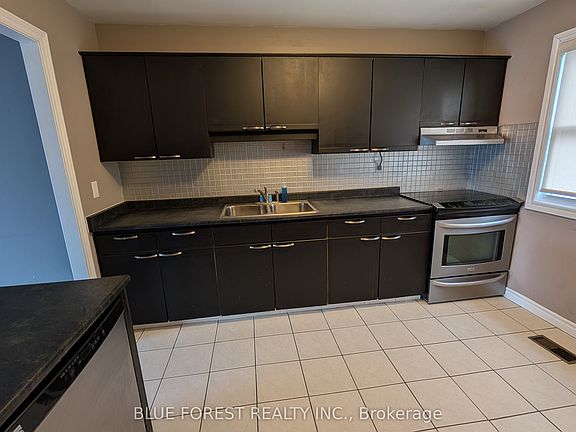 3rd image of 710 Wonderland Rd S #8