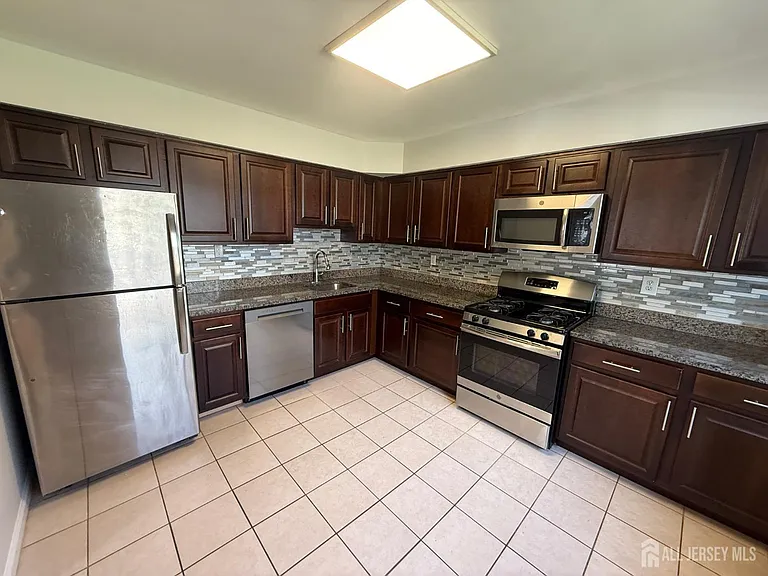 1502 Edison Glen Ter — Photo 2
