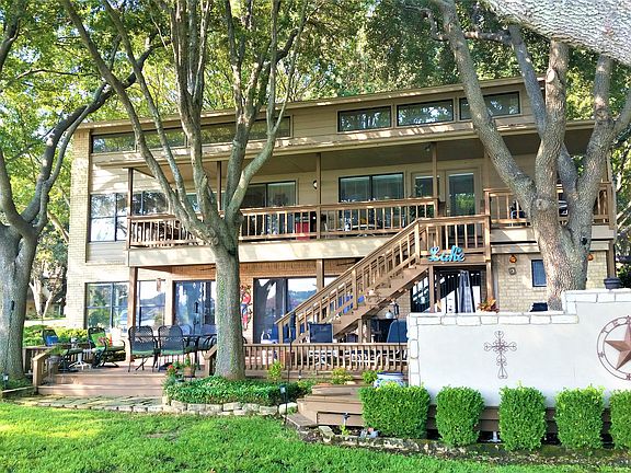 3rd image of 640 Enchanted Isles Dr