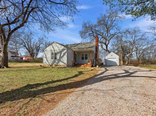 811 SE Tecumseh Rd, Tecumseh, KS 66542