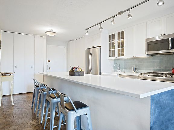 2nd image of 75 Henry St APT 3B