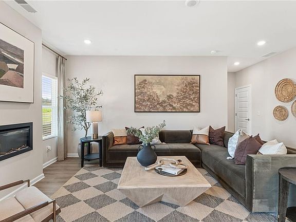 2nd image of 334 Wildflower Cir